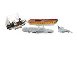 une petite maquette de barque et une petite maquette de navire
