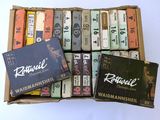 une boîte contenant toutes sortes de cassettes