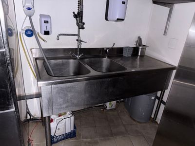 VENDU SUR DESIGNATION. 1 plonge inox 2 bacs avec douchette *… - Photo 1