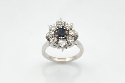 Bague marguerite en or gris (750 millièmes) et platine (850 …