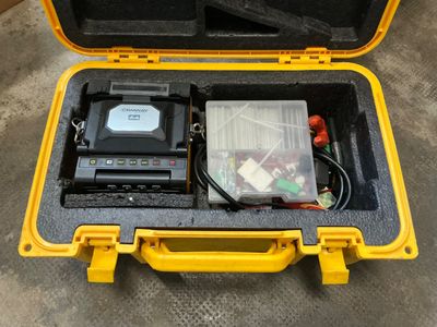 un boîtier rigide contenant un disque dur