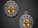 une paire de boucles d'oreilles en saphir jaune et diamants