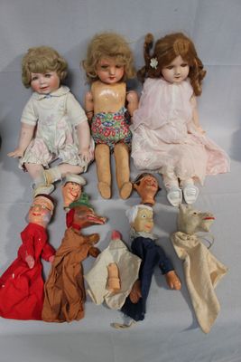 a lot of dolls that are sitting on a table