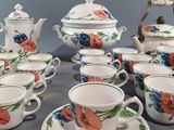 many cups and saucers that are on the table