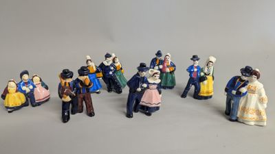 many figurines of people that are standing together