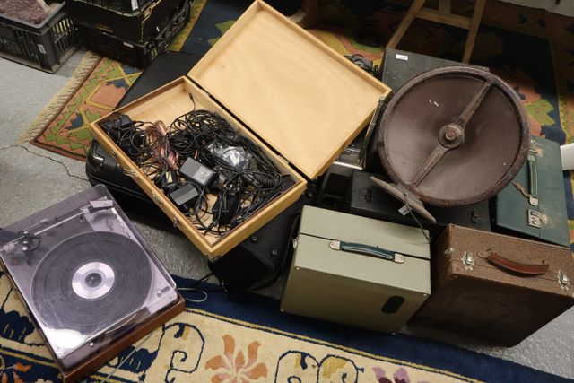 Lots de tourne disques anciens dont BARTHE Paris, ROTOFLUID, GYD ...