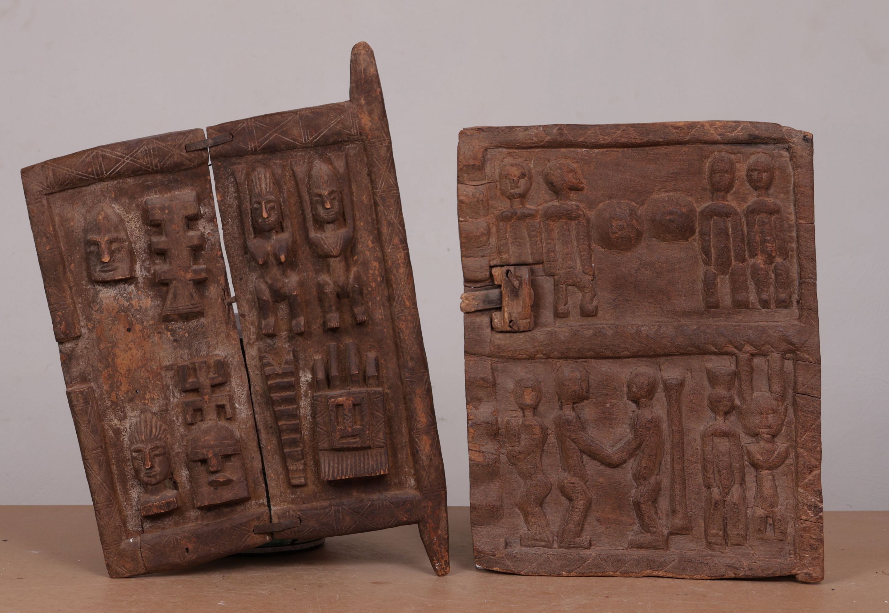 DOGON, Mali. Deux portes de case en bois sculpté. H_47,5 cm L_37 cm H_56,5 cm L_37 cm