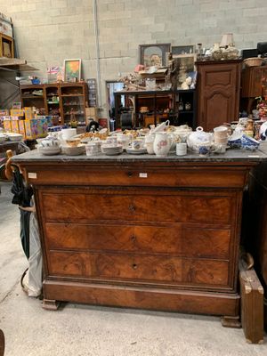 Commode en acajou et placage d'acajou.