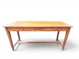 l'image d'un bureau en bois surmonté de deux tiroirs