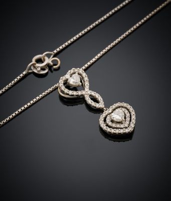 une paire de colliers en or blanc et diamants