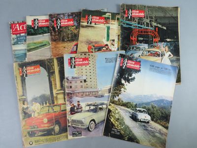 Plusieurs magazines consacrés à différentes voitures sont posés sur une table