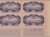 un gros plan sur quatre timbres représentant un train