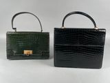 deux sacs à main en peau de crocodile noire et verte, dont l'un est muni d'un fermoir doré