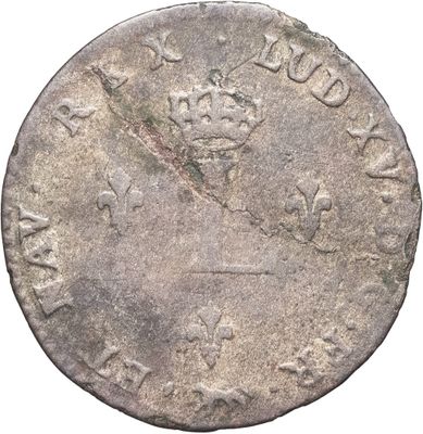 une vieille pièce de monnaie sur laquelle figure une couronne, sur fond blanc