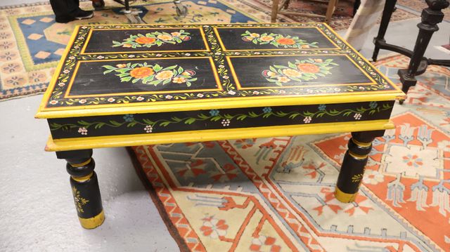 Lot comprenant Table basse décorative H : 47 x 99 x 62 et Françoi...