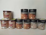 différentes essences de bois et de la peinture sur le comptoir