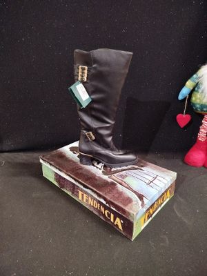 lot de 17 paires de bottes avec boites de marque TENDENCIA