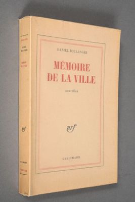 the book cover of memoire de la vie is shown on a gray surface