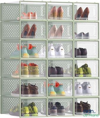 une photo d'un meuble à chaussures contenant de nombreuses paires de chaussures