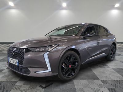 Le nouveau SUV Infiniti 2021 est exposé dans un showroom au Salon de l'automobile de New York