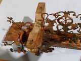 un morceau de bois transformé en sculpture
