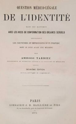 un vieux livre avec un titre en noir et blanc