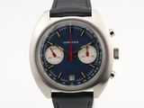gros plan d'une montre-bracelet avec un cadran bleu