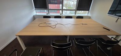 UNE TABLE DE REUNION DIMENSION 321 X 160 PREVOIR DEMONTAGE E… - Photo 1