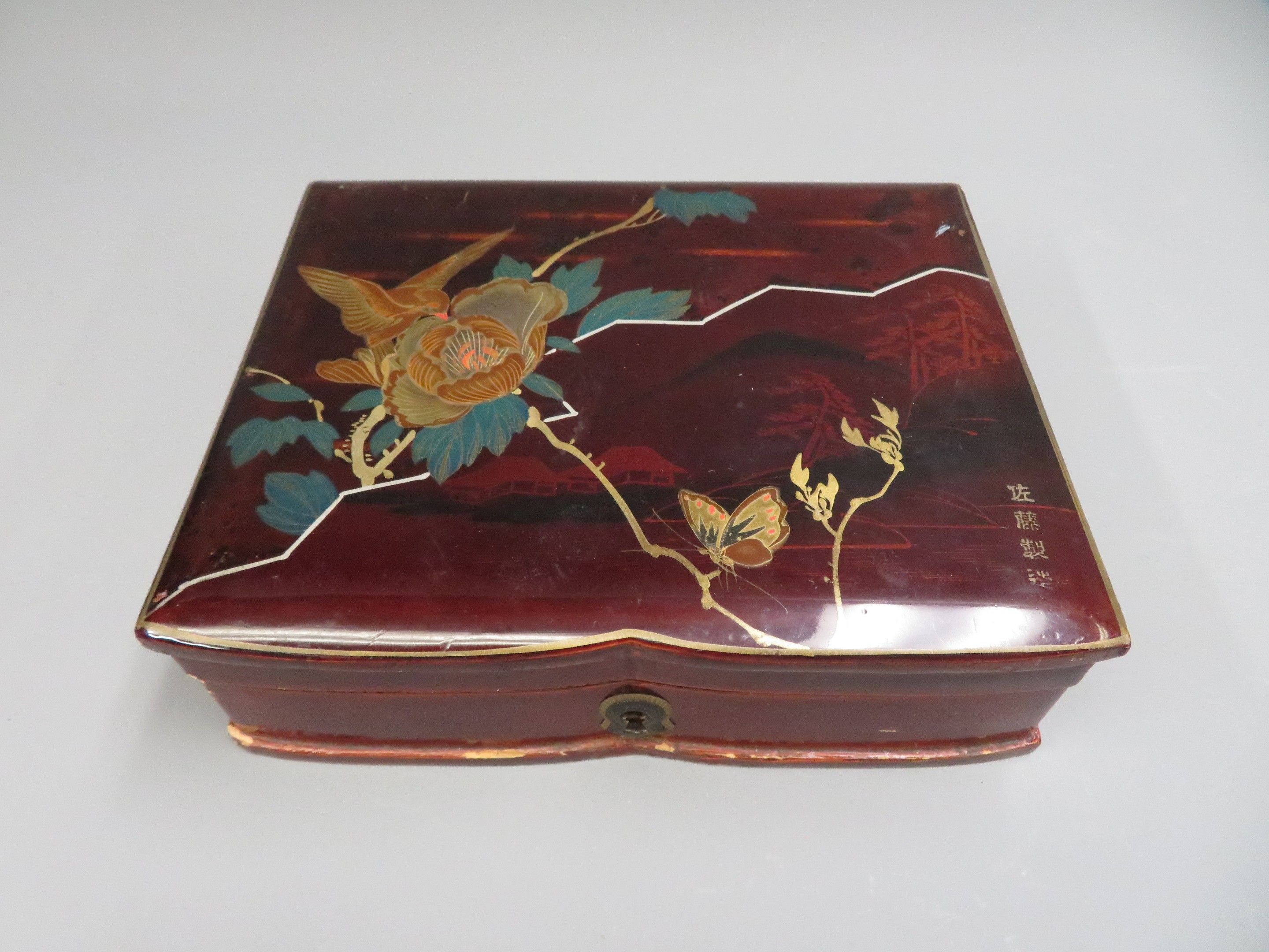 Objets d'art & Curiosités