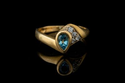 Bague en or jaune 750 millièmes ornée d'une topaze piriforme… - Photo 1