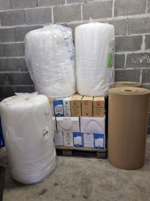 Lot de 3 rouleaux de papier bulle et deux rouleaux de carton… - Photo 1