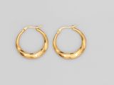une paire de boucles d'oreilles en or