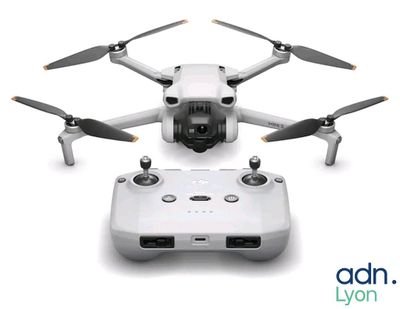 Le drone DJI Mavic est prêt à décoller et à s'envoler