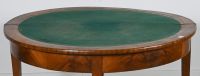 Table demi-lune en noyer et placage de noyer reposant par qu… (photo 2)