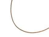 une image représentant un collier à chaîne dorée sur fond blanc