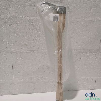 une brosse à dents emballée dans un sac en plastique, posée sur une table