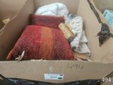 une boîte en carton contenant un oreiller