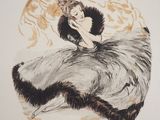 une image représentant une femme en robe longue, assise par terre