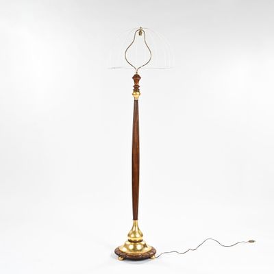 l'image d'une lampe posée sur une table