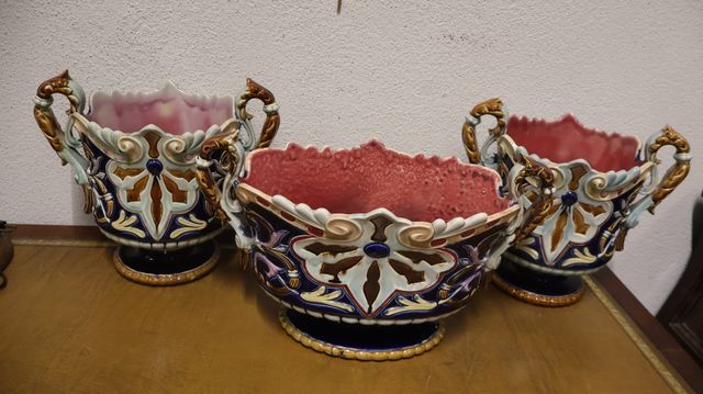 Garniture de cheminée en barbotine (un manque)