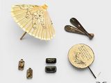une photo d'un ensemble d'objets comprenant une ombrelle, une broche et une paire de boucles d'oreilles