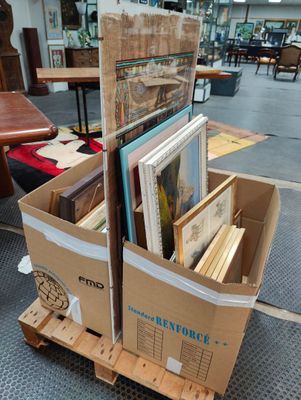 un panier contenant tout un tas d'images