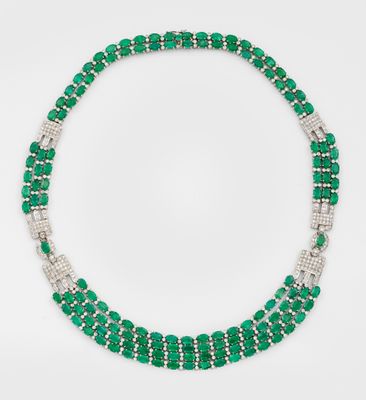 un collier d'émeraudes et de diamants, par l'entreprise