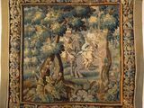 une image d'une tapisserie accrochée au mur d'une pièce