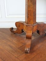PETIT GUERIDON en placage de loupe, le plateau circulaire en… (photo 2)
