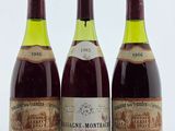 trois bouteilles de vin posées sur une table, l'une à côté de l'autre