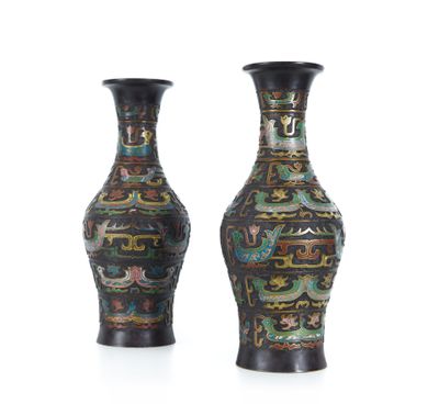 paire de vases chinois en émail cloisonné, XXe siècle