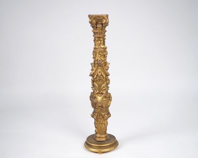 Colonne de style composite XVIIIème en bois sculpté et doré,…