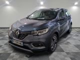 La Renault Kad grise est garée sur un sol à damier.