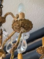 Lustre en bronzaille doré et pampilles de cristal à six bras… (photo 3)